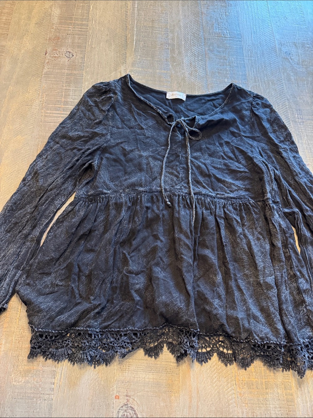 Altar'd State Black Lace-Hem Tie-Neck Peasant Tunic